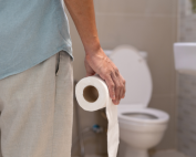 papel higienico no vaso certo ou errado