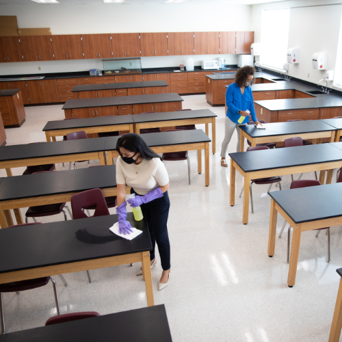 material de limpeza escolar e de faculdades destaque